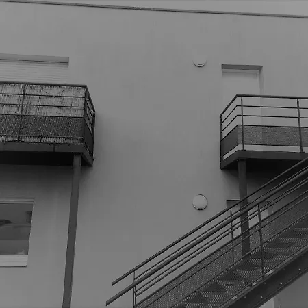 Appartement Aux Portes De Nantes, 2 Pièces Moderne Et Confortable Carquefou